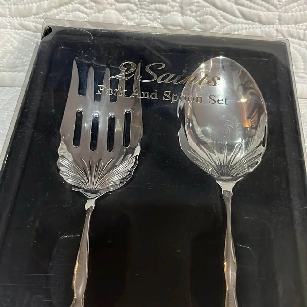 2‎ Saints fork and spoon holiday set, new